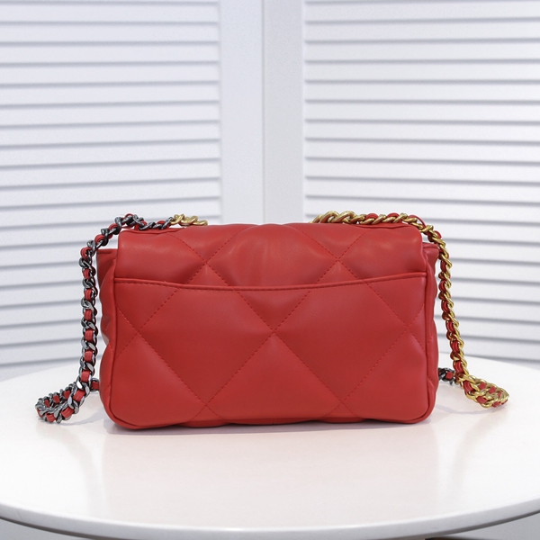 シャネルバッグ側面デザイン